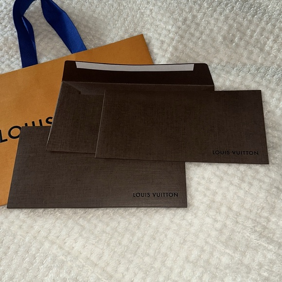 Louis Vuitton gift bag & envelope bundle - Picture 4 of 4
